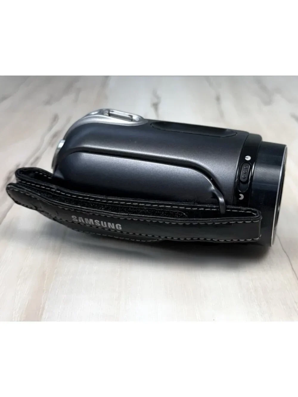 SAMSUNG Digital Handheld CAMCORDER Video Camera SMX-F33BN/XAA + Battery UNTESTED